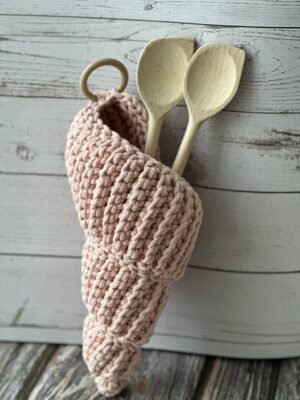 Seashell crochet basket - Pale pink