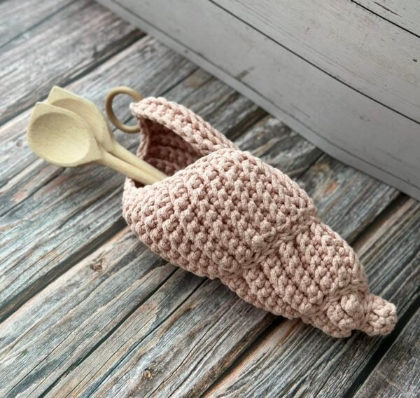 Seashell crochet basket - Pale pink