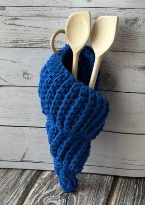 Seashell crochet basket - Royal blue